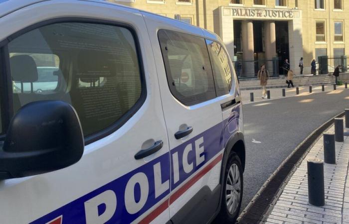 NÎMES Il aide une jeune femme, elle le frappe avec un couteau