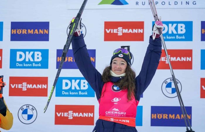 Biathlon | «C’est ma fierté aujourd’hui d’avoir réussi à gérer cette pression différente de d’habitude» : la joie de Lou Jeanmonnot, vainqueur de l’individuel de Ruhpolding en rouge | Magazine Nordique