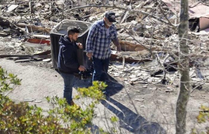 Mel Gibson inspecte les ruines de sa maison