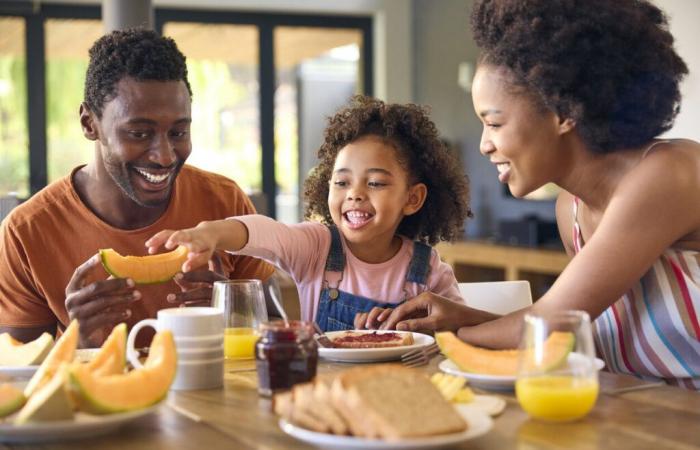 Faut-il vraiment manger le matin ? Réponses scientifiques