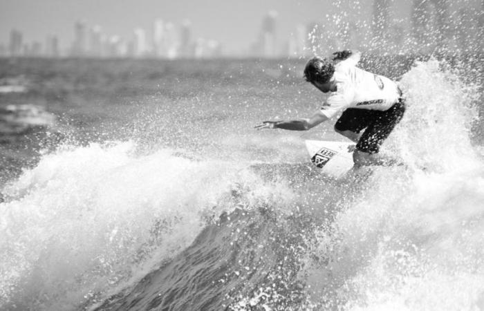 « Tu étais unique en ton genre… » – Le monde du surf est en deuil