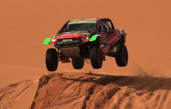 Yazeed Al-Rajhi (Toyota) gagne en voiture, Daniel Sanders (KTM) en moto