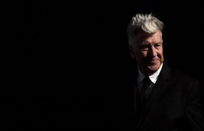 « Génie singulier », « cœur brisé », « anticonformiste »… Avec la mort de David Lynch, le monde du cinéma pleure un « cher ami »