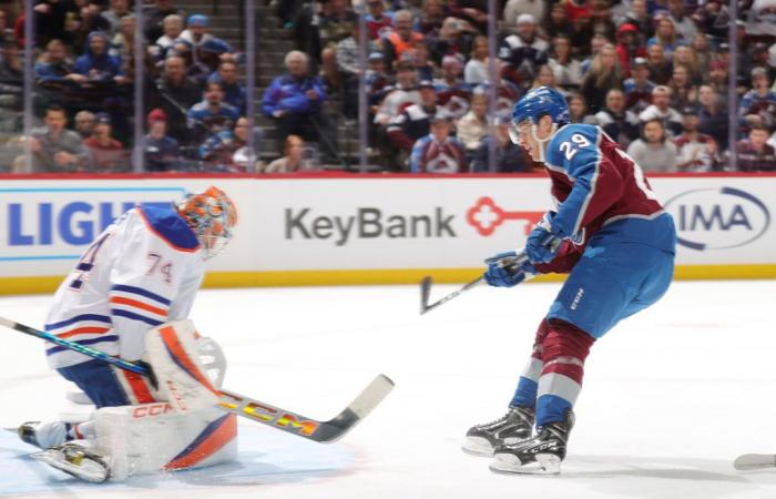 Nathan MacKinnon marque l’un des buts de l’année dans la LNH