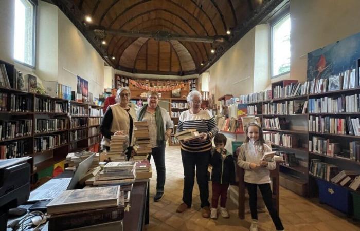 Dans cette drôle de bibliothèque, les livres pour enfants sont dans la « crypte » d’une chapelle