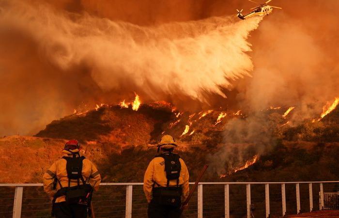 Incendies à Los Angeles – Une bouche d’incendie arc-en-ciel générée par l’IA