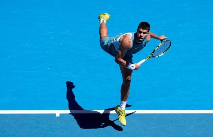 Carlos Alcaraz fait ses grands débuts à la Rod Laver Arena et réitère sa présence en huitièmes de finale en Australie