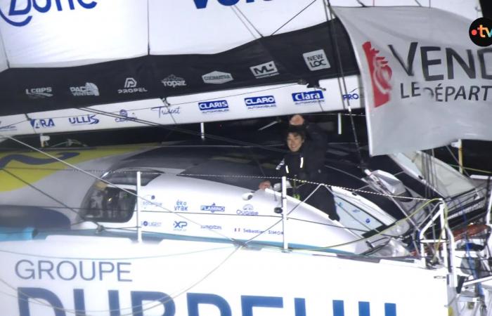 VIDÉO EN DIRECT. Vivez la remontée du canal par Sébastien Simon, 3ème du Vendée Globe derrière Dalin et Richomme