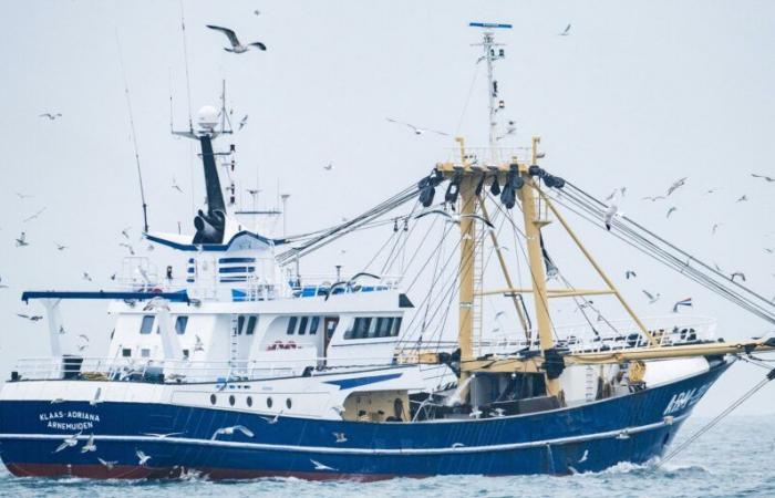 un chalutier français attaqué par un bateau de pêche britannique