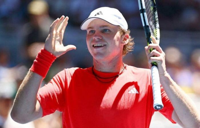 Qui est Alex Michelsen? Tout sur le fils d’anciennes stars du tennis universitaire californien qui prend désormais d’assaut l’Open d’Australie 2025