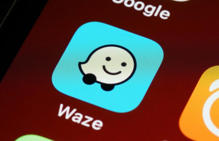 Si vous utilisez Waze en conduisant, vous risquez une lourde amende