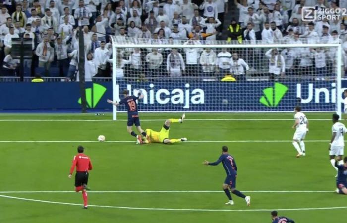 Un microphone ouvert de RTVE capture Rivero et Suárez en train de se disputer sur le penalty de Lunin : « Ne soyez pas moi… »