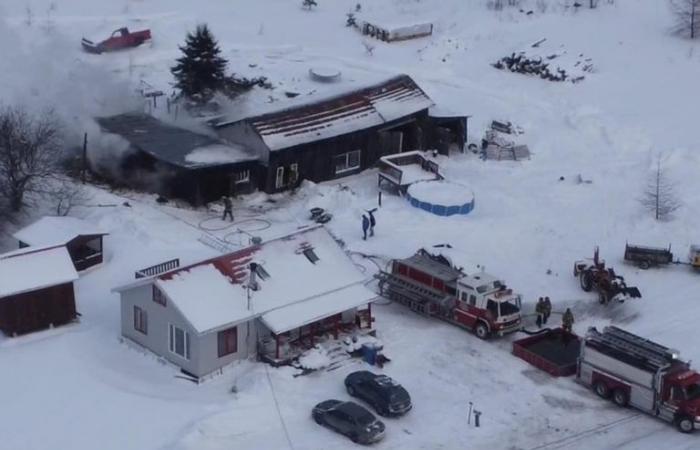 Bâtiment agricole partiellement endommagé par un incendie à Sainte-Justine