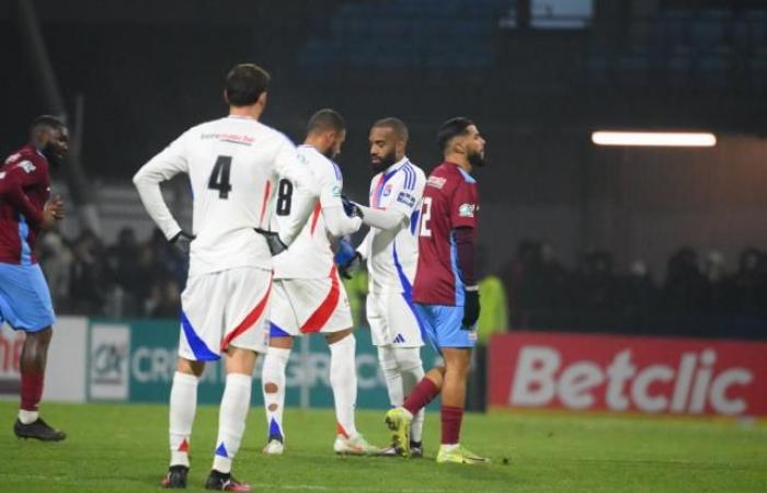 Le Lyonnais Alexandre Lacazette forfait pour la réception de Toulouse