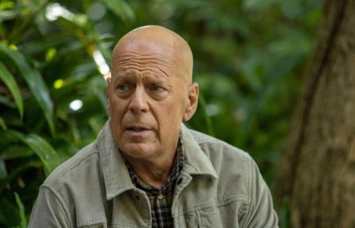 Bruce Willis réapparaît en public et remercie les secouristes après les incendies de Los Angeles