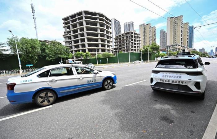 « Ils vont avoir notre peau »… Les taxis humains de Wuhan s’alarment de la multiplication des robots taxis