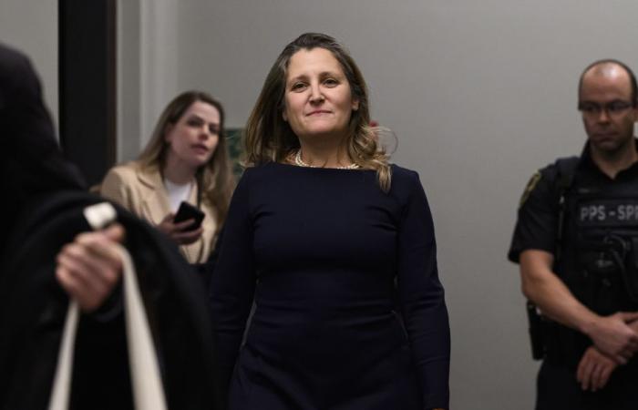 Course à la direction du PLC | Chrystia Freeland se lance « pour défendre le Canada »