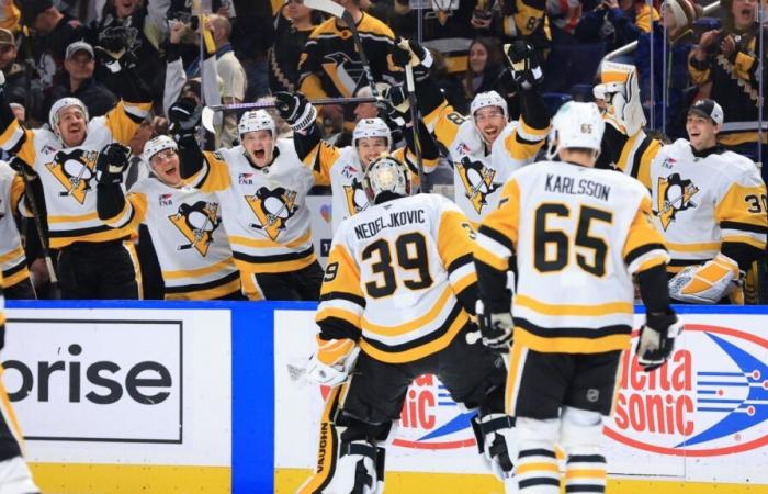 Les Penguins ont battu les Sabres de Buffalo 5-2. Le gardien Alex Nedeljkovic marque un but