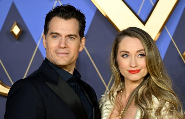 Henry Cavill et sa petite amie Natalie Viscuso accueillent leur premier enfant ! | Bébé, Naissance, Bébés De Célébrités, Henry Cavill, Natalie Viscuso