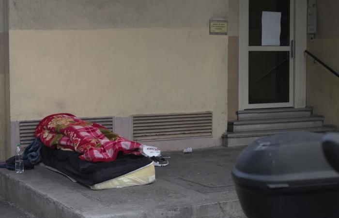 après le décès de deux sans-abri, des lits d’urgence ouverts et des patrouilles renforcées