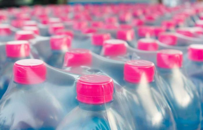 Une étude française révèle des microplastiques dans vos bouteilles préférées