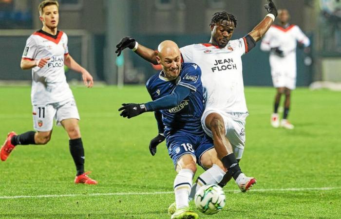 Lorient remporte la bataille tactique contre Dunkerque et conserve la première place