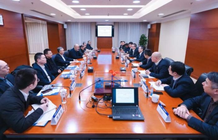 Le Président de Shanghai Zhenhua Heavy Industries rencontre Tarik El Aroussi, le Directeur Général de Marsa Maroc