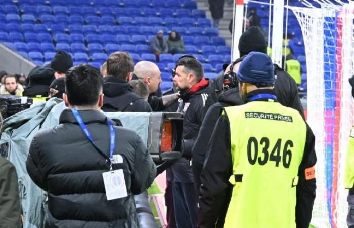 Les joueurs de l’OL réprimandés par les supporters après le match poussif contre Toulouse