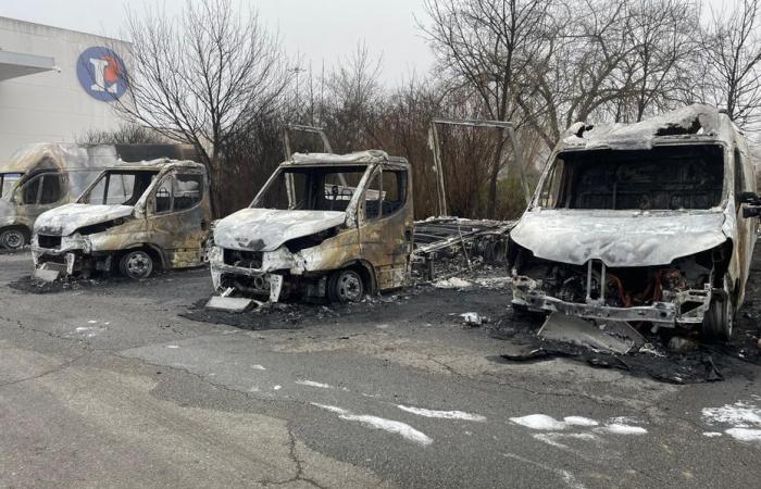 Immeubles endommagés, camionnettes incendiées… nuit de violences urbaines dans le quartier des Saugeraies à Mâcon