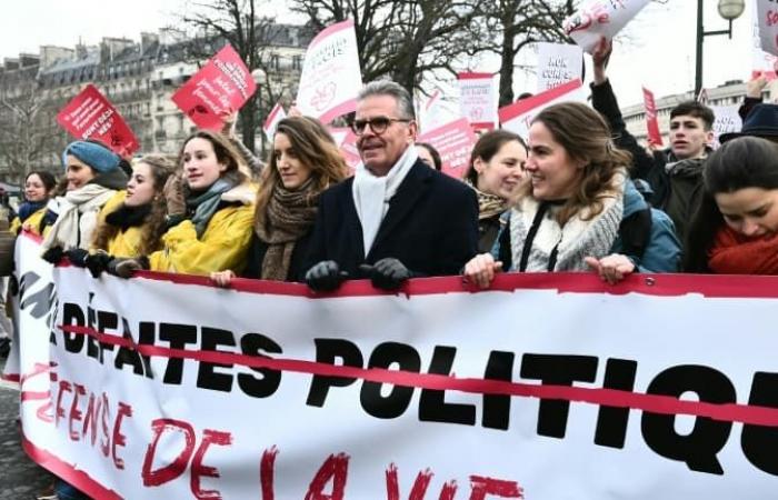 NousToutes fait irruption dans la marche « pour la vie » à Paris