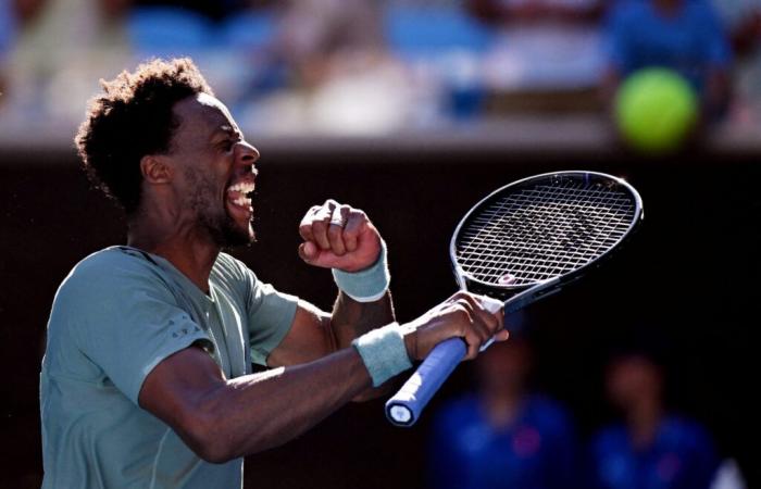 L’intemporel Gael Monfils époustoufle Taylor Fritz avec une performance vintage à l’Open d’Australie.