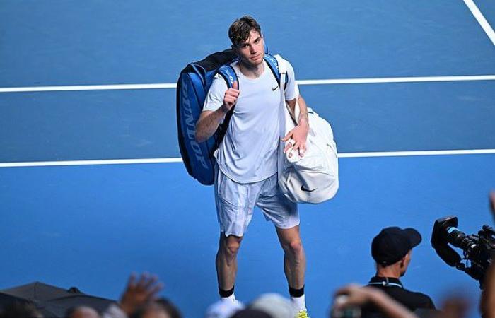 Un chagrin pour Jack Draper alors que la star britannique se retire en raison d’une blessure, alors que le nouveau livre Golden Boy du tennis se place en quarts de finale de l’Open d’Australie