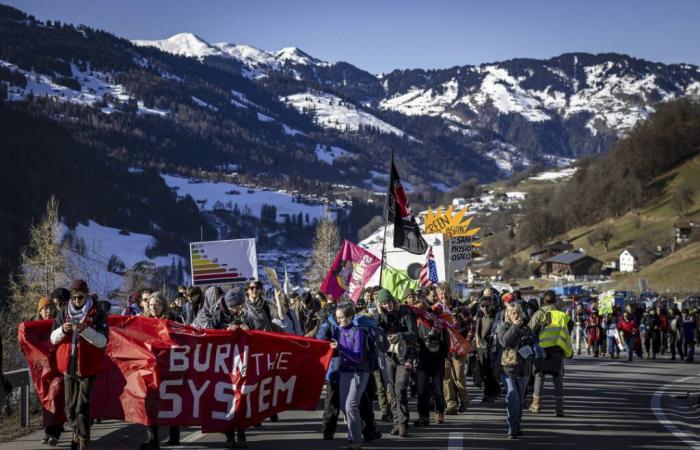 350 personnes manifestent contre le WEF dans les Grisons