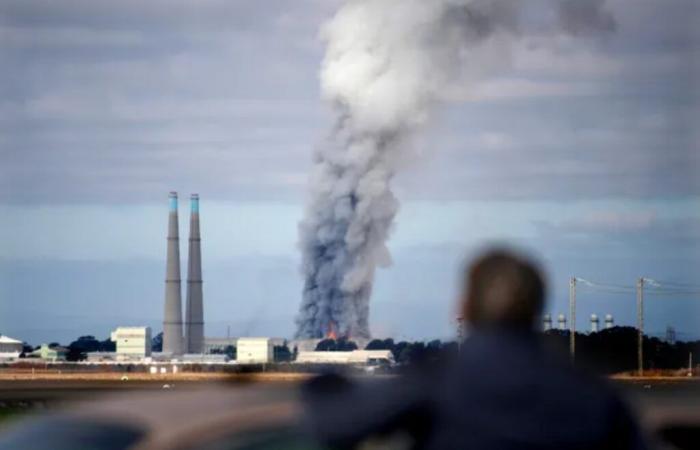 La plus grande usine de stockage d’énergie par batterie au monde brûle en Californie : les habitants locaux évacués