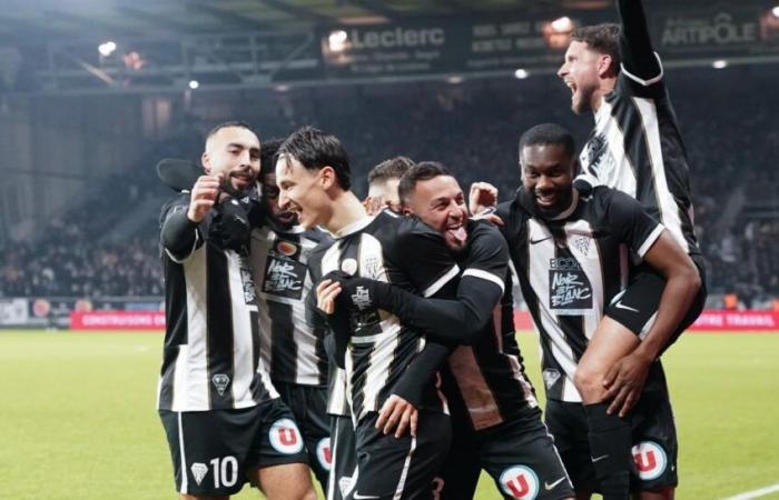 Angers outclasses Auxerre, Le Havre catches Reims