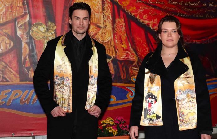 Baptiste Giabiconi rejoint la princesse Stéphanie et Camille Gottlieb pour une sortie au cirque