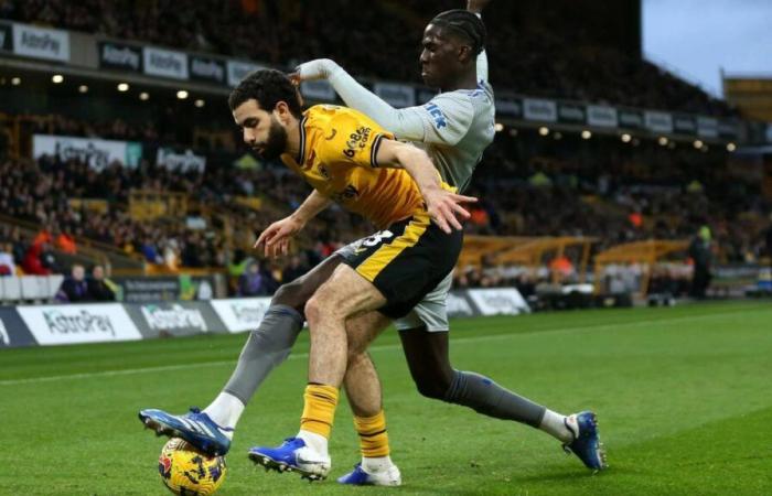 Manchester United affronte l’international algérien après l’échec de Nuno Mendes