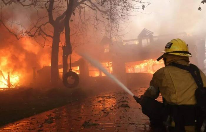 les pompiers s’inquiètent du retour des vents violents ce lundi alors qu’ils continuent de lutter contre les incendies à Los Angeles