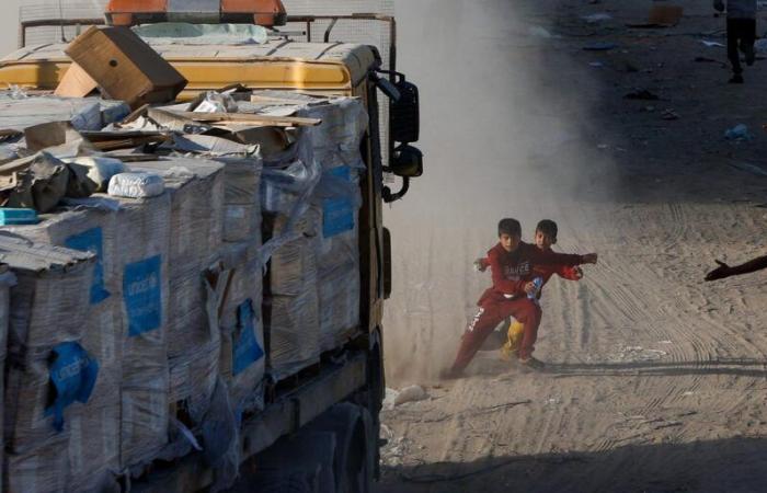 plus de 630 camions d’aide humanitaire sont entrés dans l’enclave dimanche, annonce le chef de l’ONU