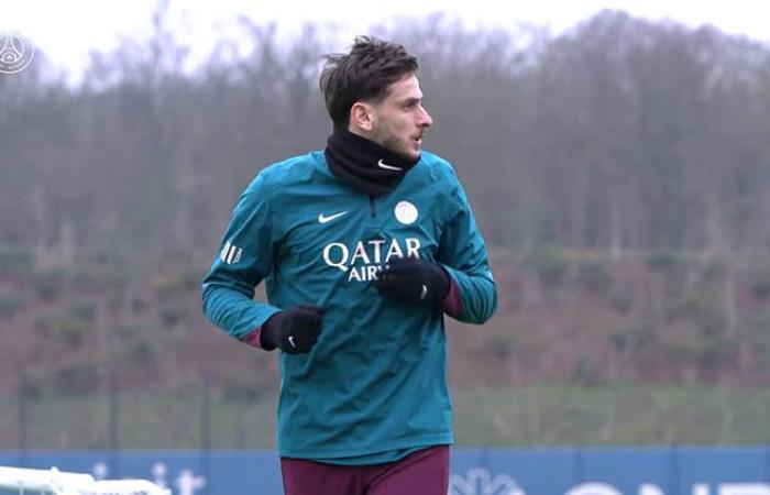 Le premier entraînement de Kvara au PSG en vidéo