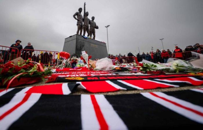 Les fans de Man Utd invités à signer un livre de condoléances pour Denis Law