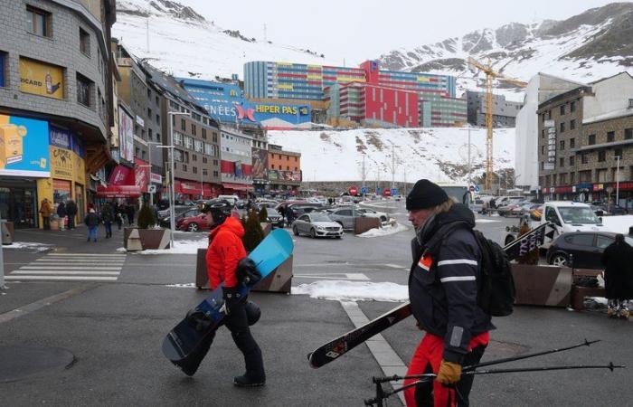 au Pas de la Case, la fermeture préventive des routes françaises agace