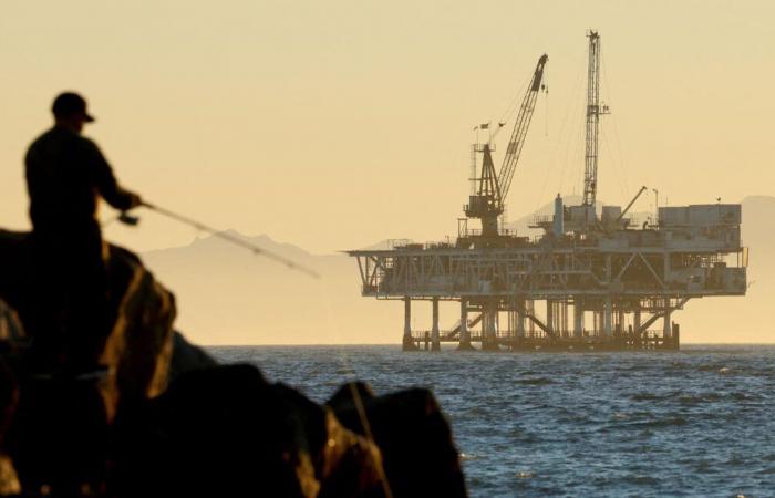 « l’urgence énergétique » pour inonder le monde de pétrole