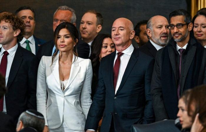 La fiancée de Jeff Bezos suscite une réaction violente lors de l’investiture de Trump avec une tenue inspirée de la lingerie