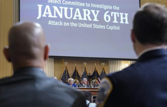 Biden gracie Fauci, Milley et les membres du comité du 6 janvier