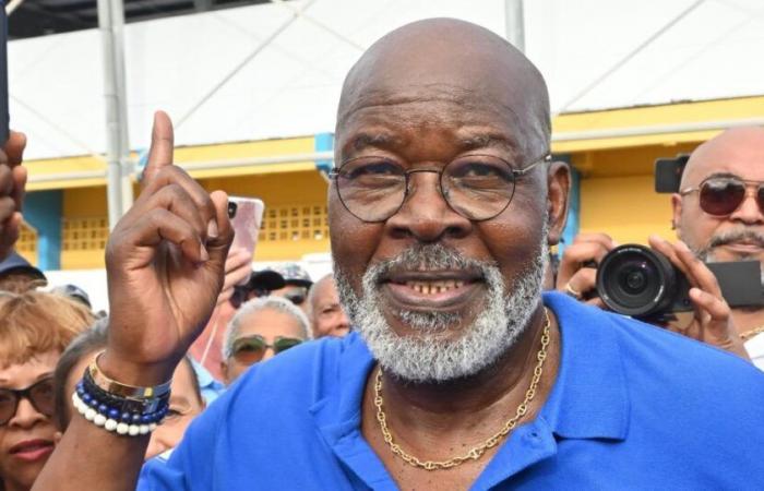 Inauguration du stade Marius Trésor à Sainte-Anne, foule nombreuse