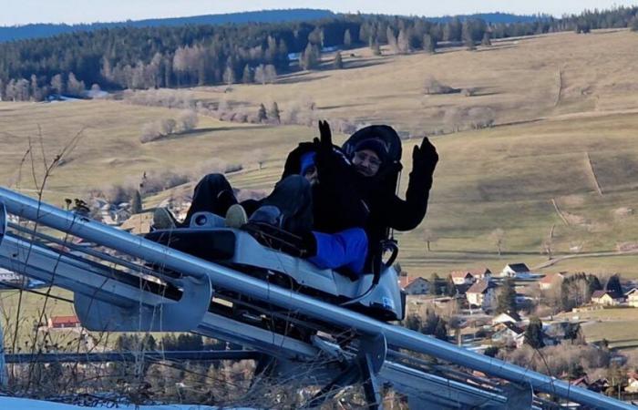 Des photos. Seniors isolés et précaires du nord de la France séjournant à Métabief