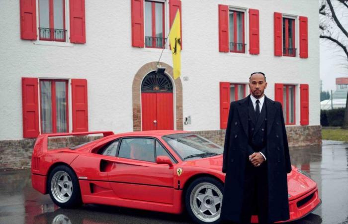 la première photo officielle de Lewis Hamilton chez Ferrari et son symbole caché