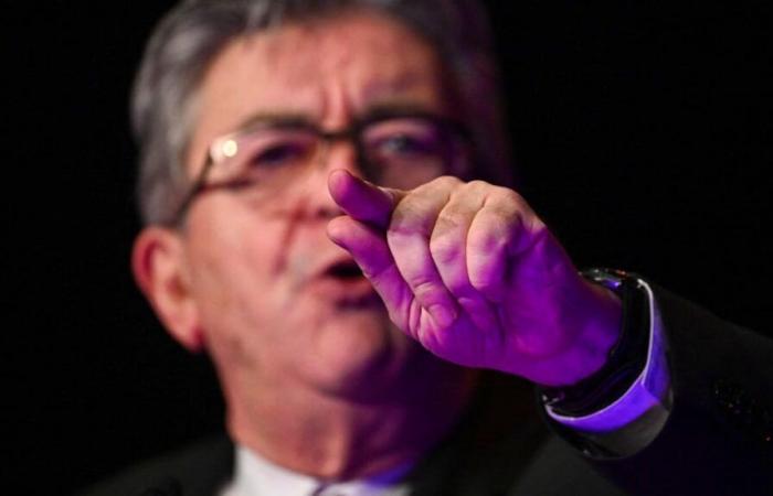 Mélenchon dénonce la « machine à tromper » que représente Hollande