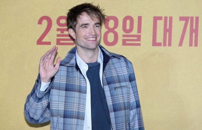 Robert Pattinson, superstar à Séoul pour présenter « Mickey 17 »